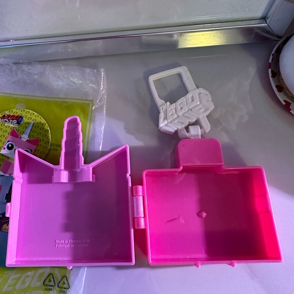 🌻5/$30🌻 🆕 McDonald Toy x 2 Lego Movie Happy Meal Toy UniKitty #7 - Picture 3 of 6